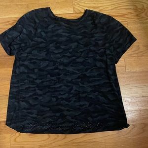 Lululemon black camo open back shirt